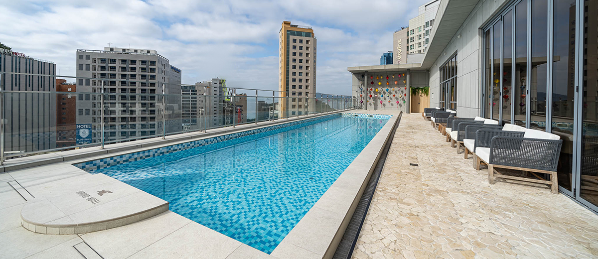 루프탑 수영장 (ROOF TOP POOL)